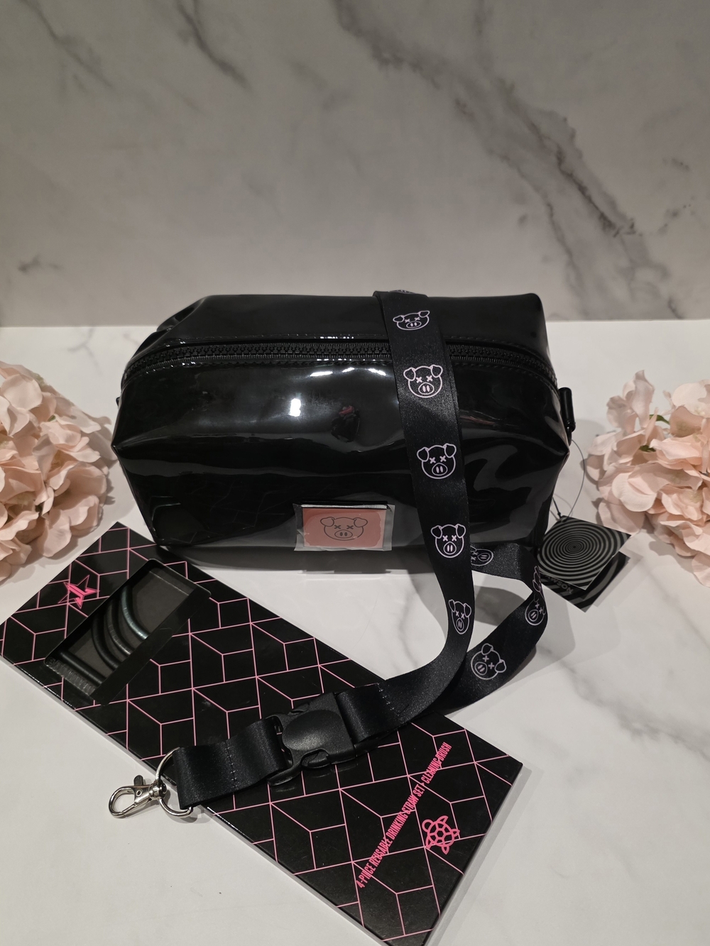 Jeffree Star - Black Glossy Bag with Accessories